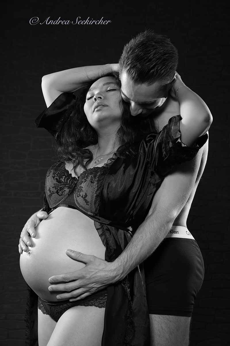 baby belly photographer couples